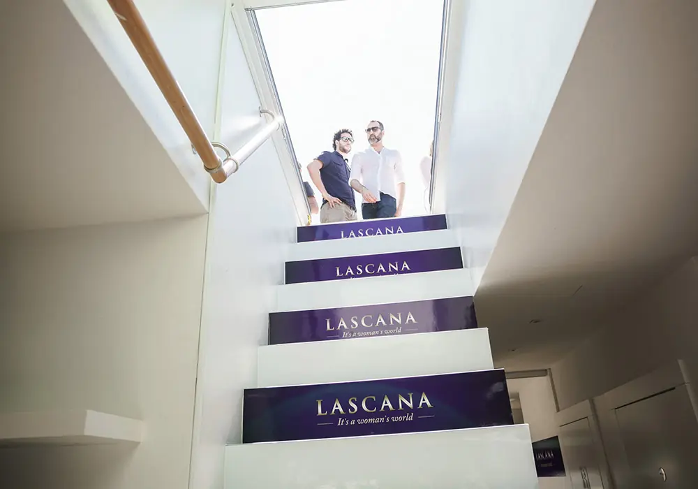 Gebrandete Treppe – Eventbranding für Lascana in Berlin
