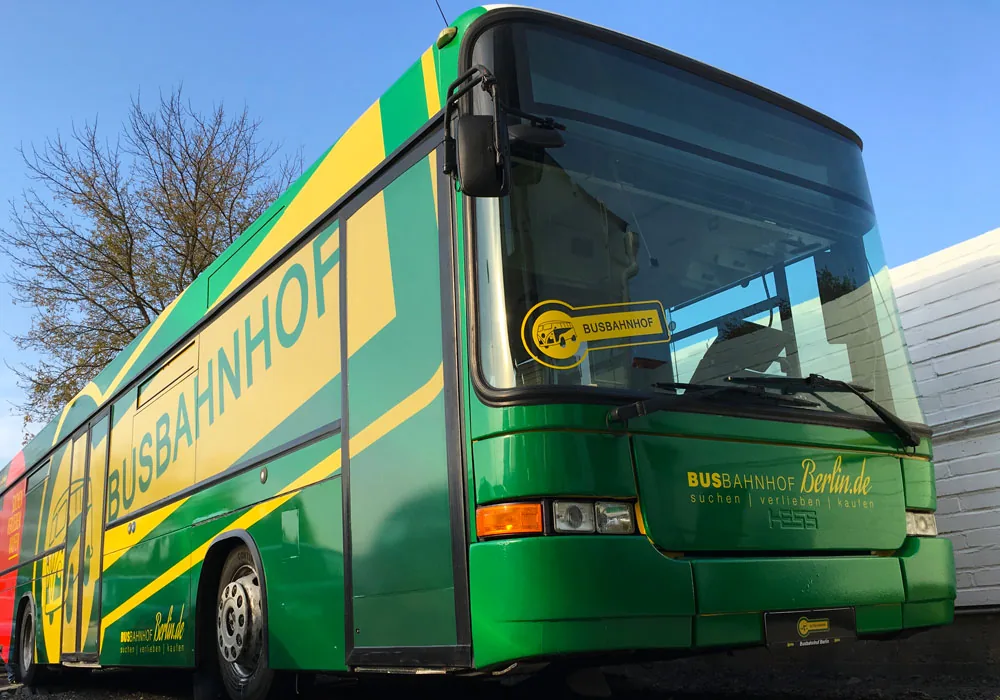 Vollverklebung eines Reisebusses für den Busbahnhof Berlin