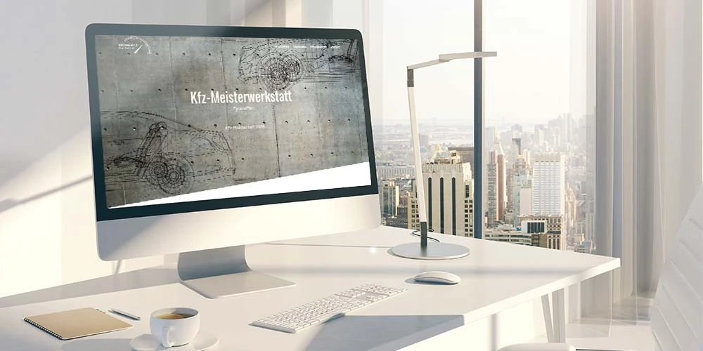 Website von KFZ Kronevitz auf einem Monitor