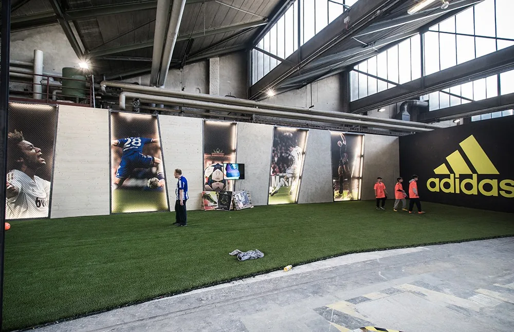 Das Who’s who des Fußballs – Location Branding für Adidas in Berlin