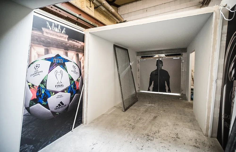 Gebrandeter Tunnel – Location Branding für Adidas in Berlin
