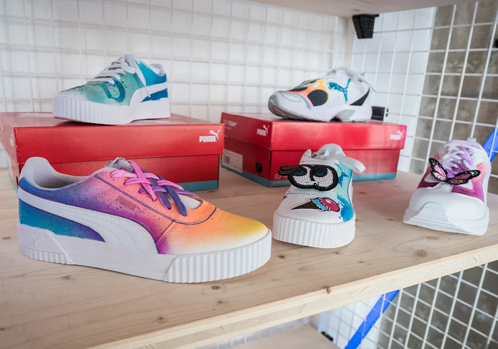 Requisiten im Detail – Raumgestaltung für PUMA × Deichmann in Berlin